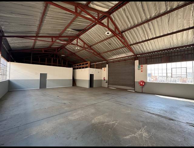 400M² WAREHOUSE TO LET IN WYNBERG